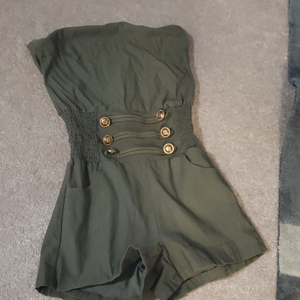 cute olive green romper with pockets & buttons